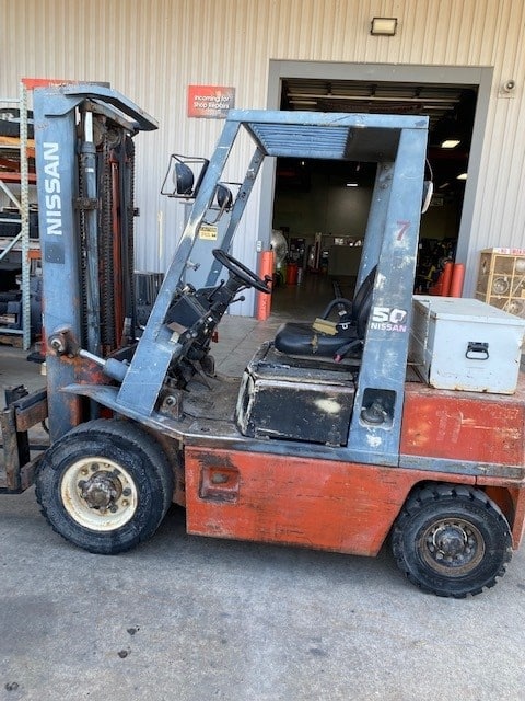 Featured image for “NISSAN 5,000 LBS. CAPACITY PNEUMATIC TIRE FORKLIFT”