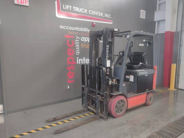 TOYOTA 5,000 LBS. CAPACITY CUSHION TIRE FORKLIFT - Image 3