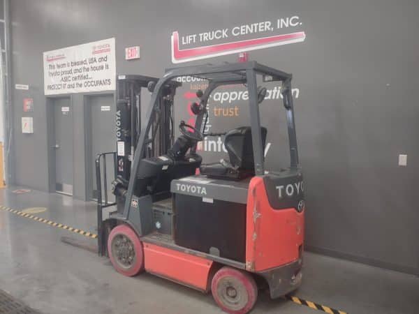 TOYOTA 5,000 LBS. CAPACITY CUSHION TIRE FORKLIFT - Image 2