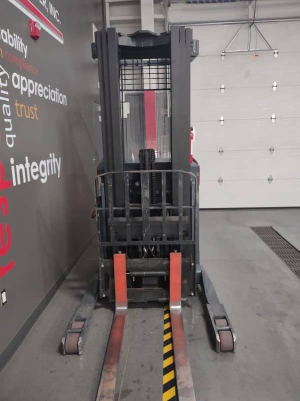 TOYOTA 3,500 LBS. CAPACITY CUSHION TIRE NARROW AISLE REACH FORKLIFT - Image 4