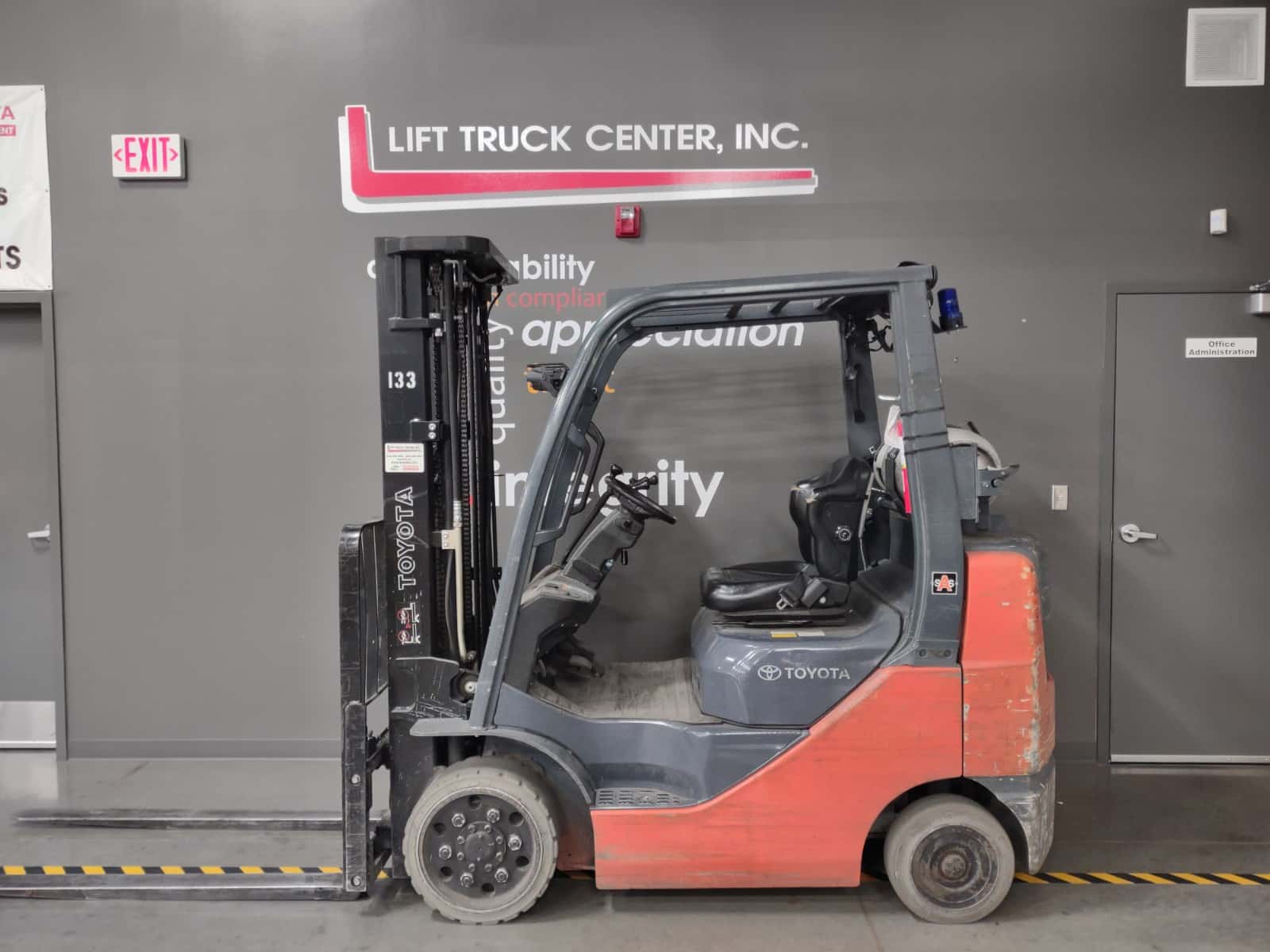 Featured image for “TOYOTA 5000 LB CAPACITY CUSHION TIRE FORKLIFT”