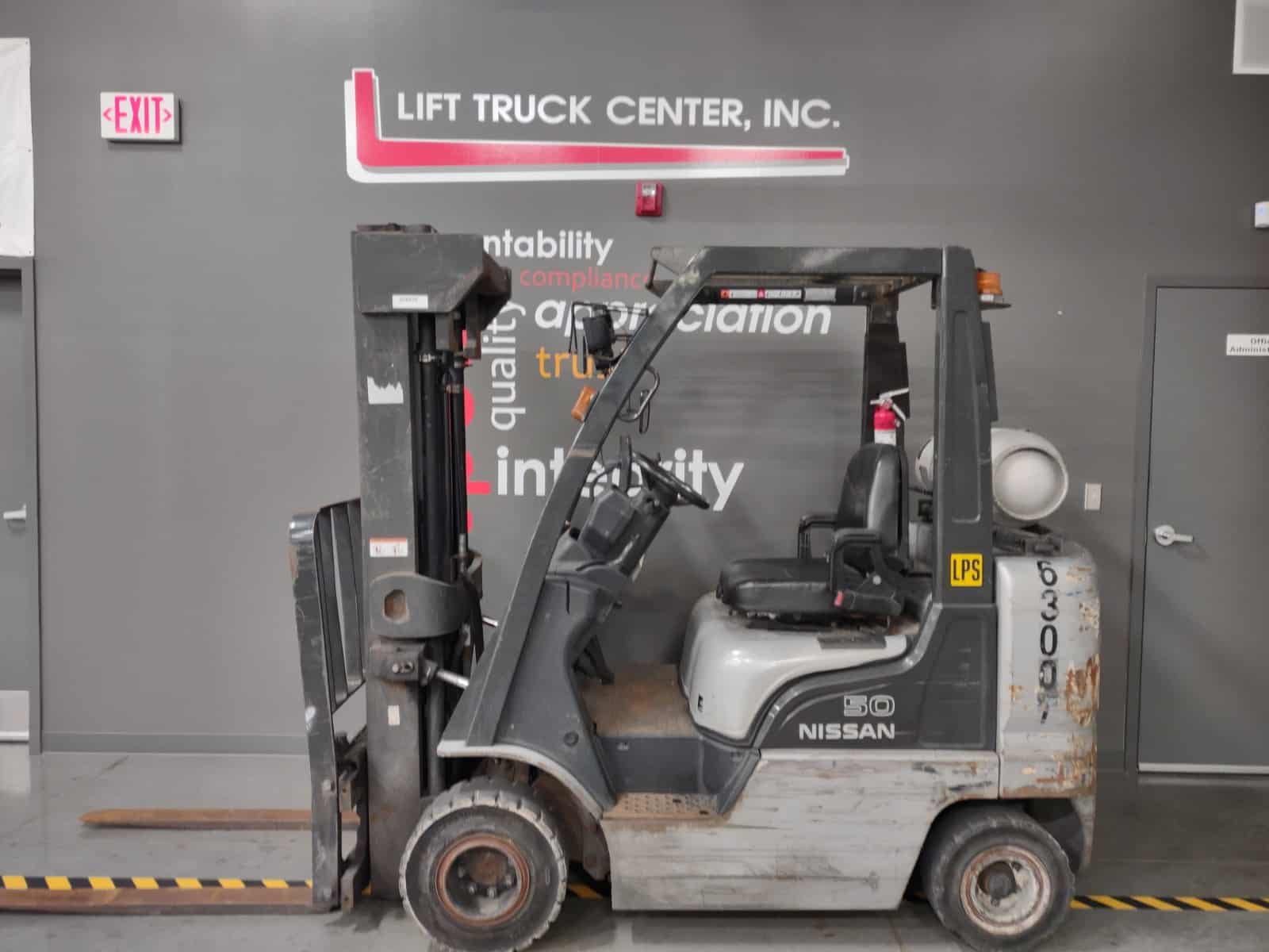 Featured image for “NISSAN 5000 LB CAPACITY PNEUMATIC TIRE FORKLIFT”