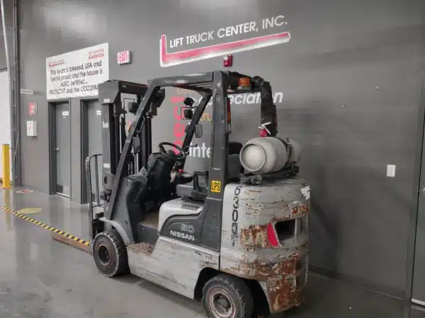 NISSAN 5000 LB CAPACITY PNEUMATIC TIRE FORKLIFT - Image 4