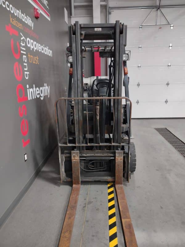 NISSAN 5000 LB CAPACITY PNEUMATIC TIRE FORKLIFT - Image 3