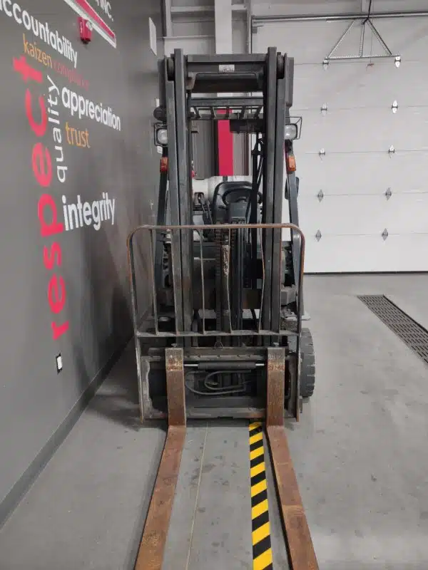 NISSAN 5000 LB CAPACITY PNEUMATIC TIRE FORKLIFT - Image 3