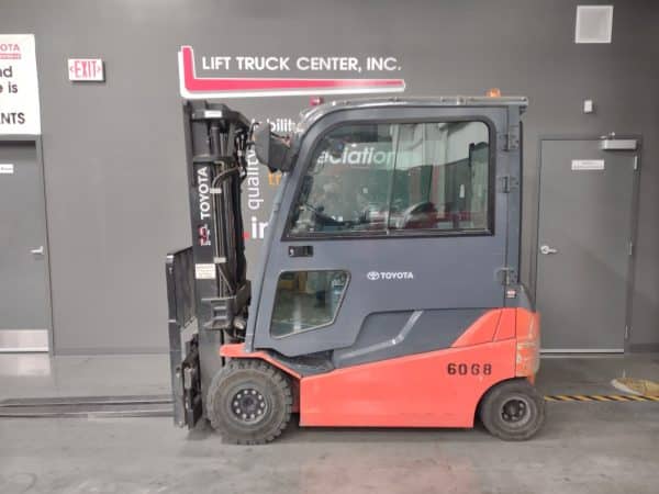 TOYOTA 5000 LB CAPACITY 80 VOLT PNEUMATIC TIRE FORKLIFT
