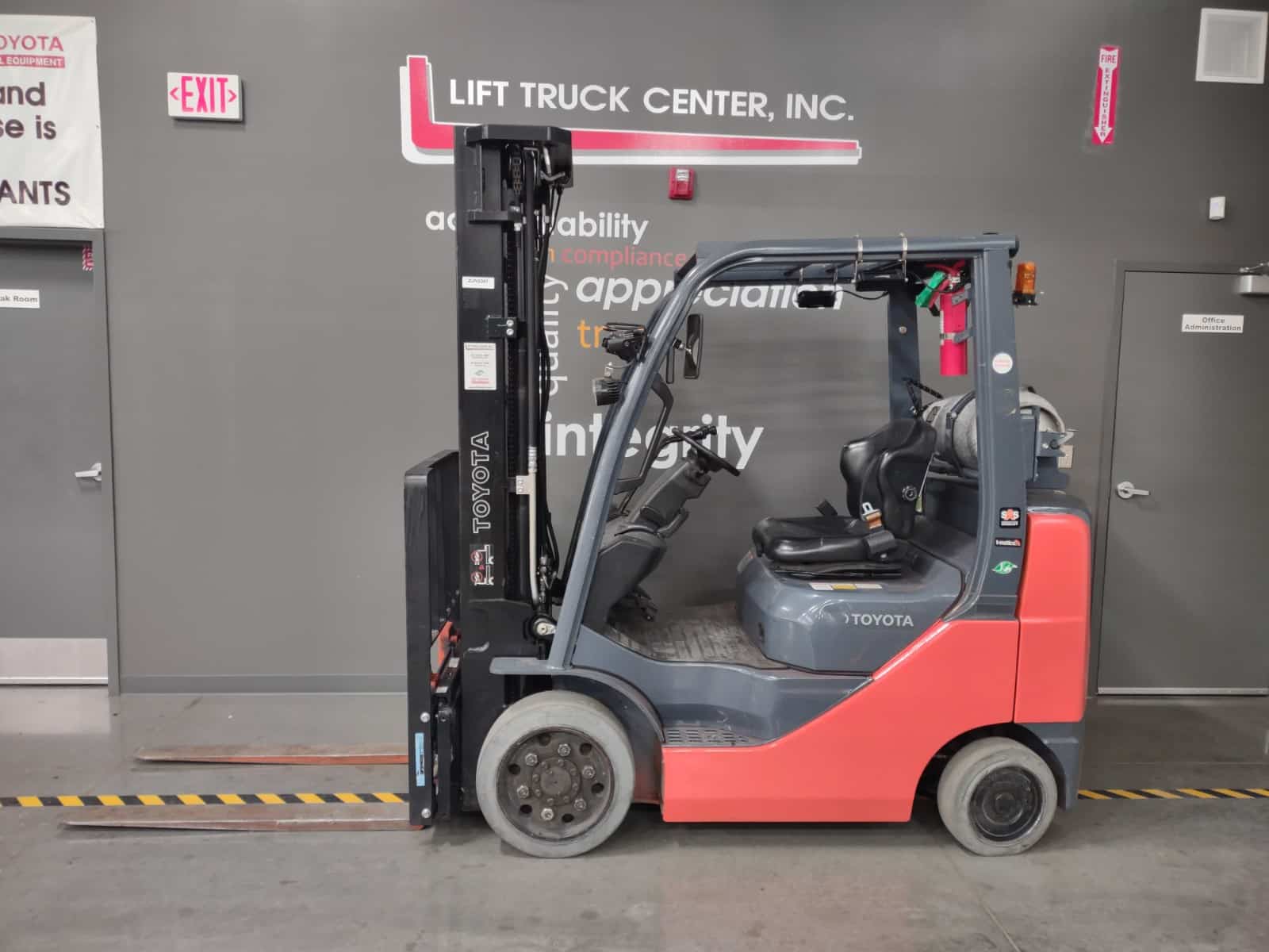 Featured image for “TOYOTA 5,000 LBS. CAPACITY CUSHION TIRE FORKLIFT”