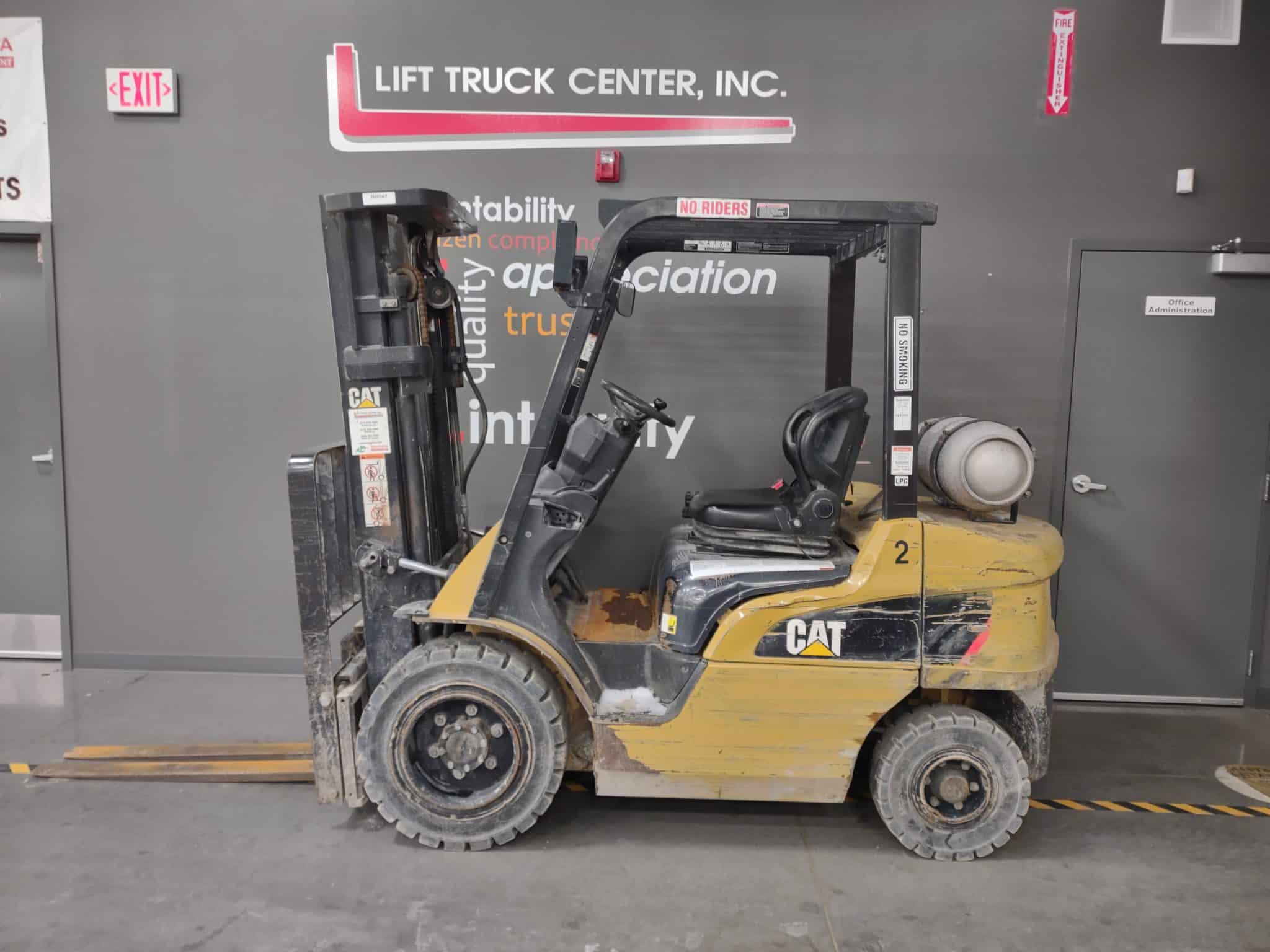Featured image for “CAT 5,000 LB PNEUMATIC TIRE CAPACITY FORKLIFT”