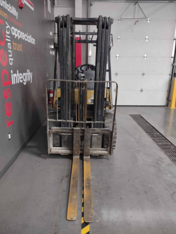 CAT 5,000 LB PNEUMATIC TIRE CAPACITY FORKLIFT - Image 4
