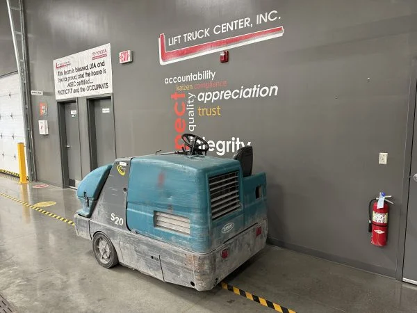 TENNANT S20 SWEEPER - Image 2