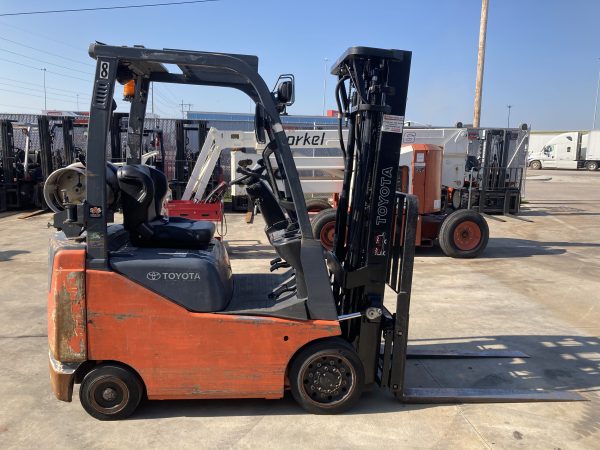 TOYOTA 3,000 LBS. CAPACITY CUSHION TIRED FORKLIFT - Image 2