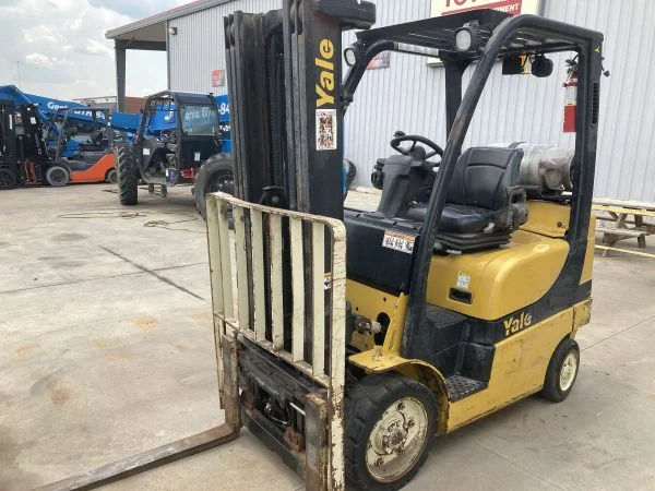 YALE 5,000 LBS CAPACITY CUSHION TIRED FORKLIFT - Image 2