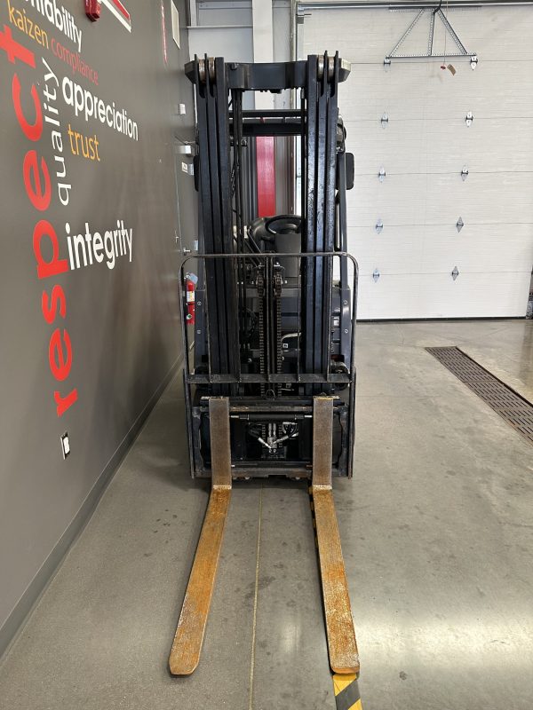 TOYOTA 3,500 LBS. CAPACITY CUSHION TIRED FORKLIFT - Image 3
