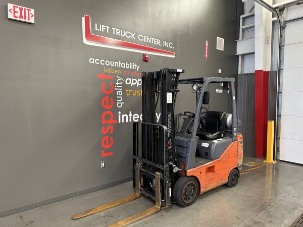 TOYOTA 3,500 LBS. CAPACITY CUSHION TIRED FORKLIFT - Image 2