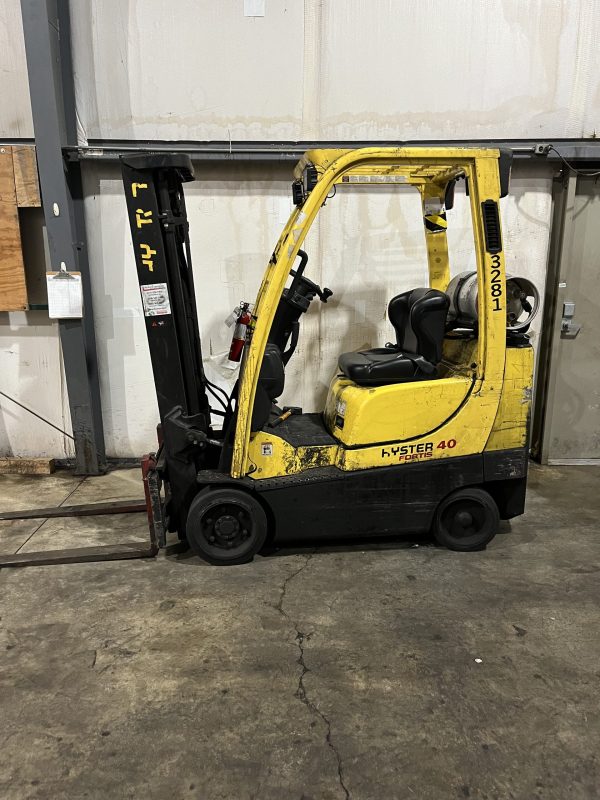 HYSTER 4,000 LBS. CAPACITY CUSHION TIRED FORKLIFT
