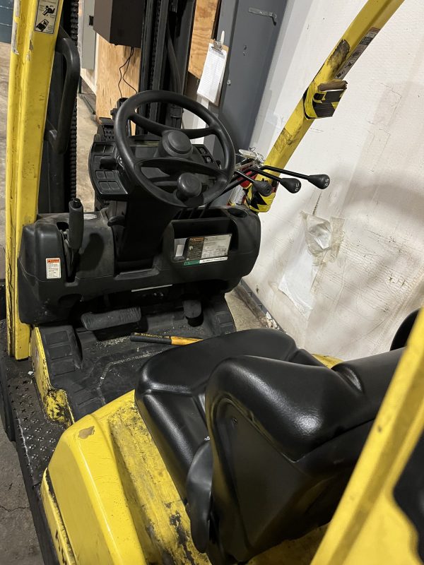 HYSTER 4,000 LBS. CAPACITY CUSHION TIRED FORKLIFT - Image 4