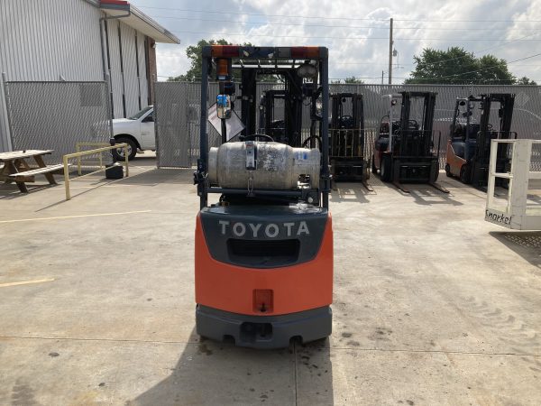 TOYOTA 3,000 LBS CAPACITY CUSHION TIRED FORKLIFT - Image 4