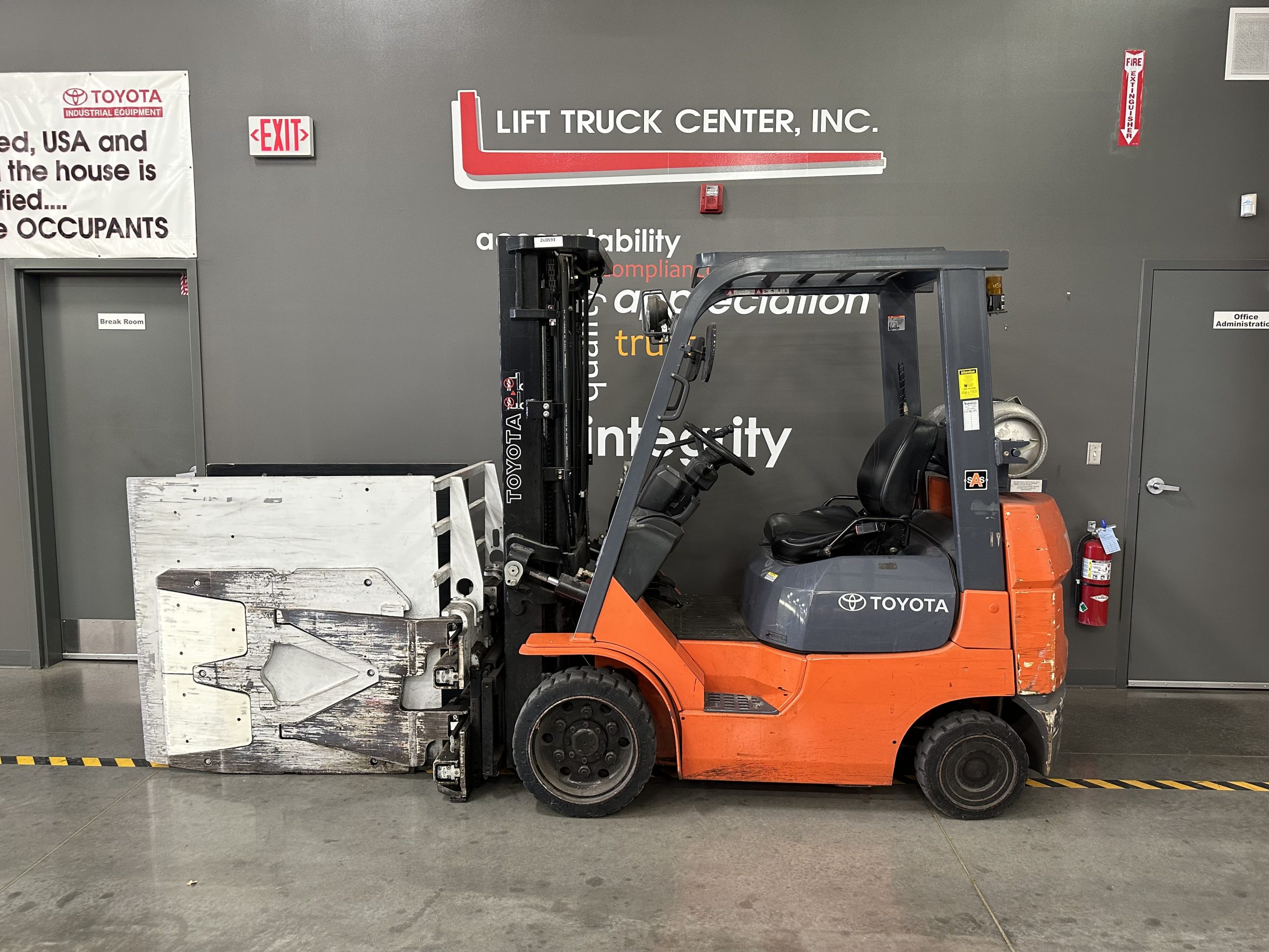 Featured image for “TOYOTA 4,000 LBS. CAPACITY CUSHION TIRED FORKLIFT”
