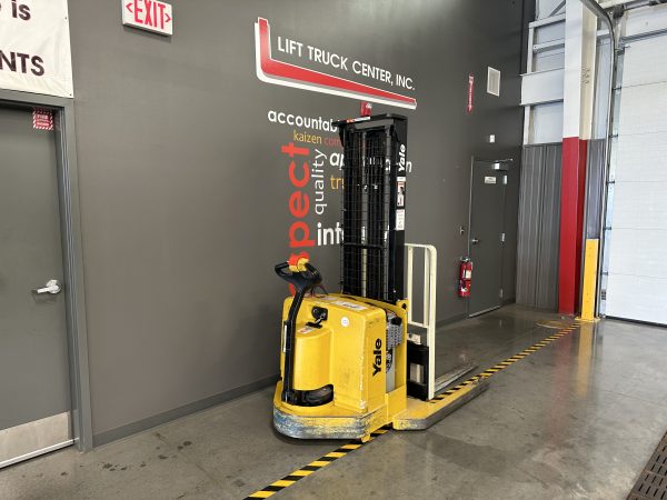 YALE 4,000 LBS. CAPACITY CUSHION TIRED STACKER - Image 2