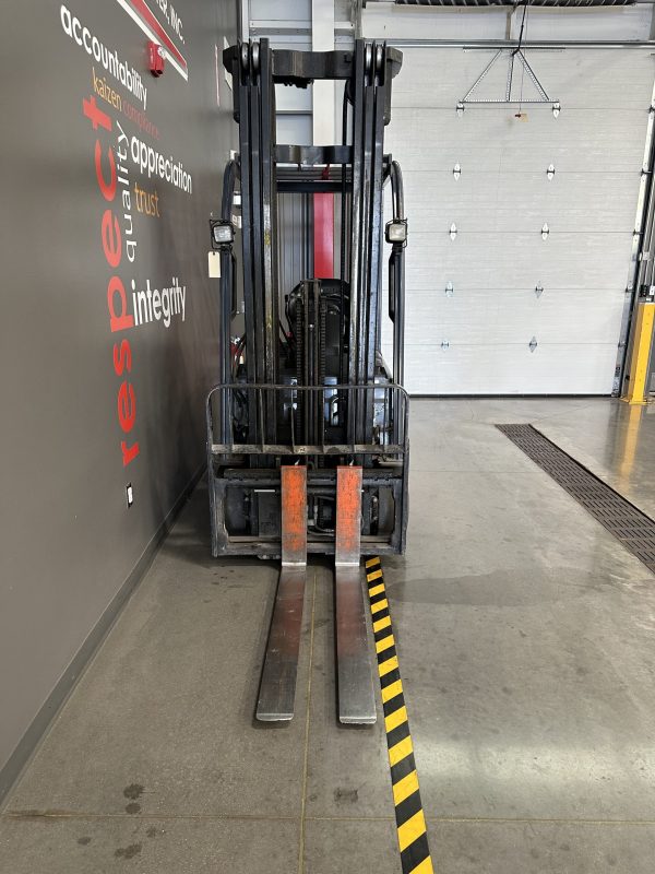 TOYOTA 4,000 LBS. CAPACITY CUSHION TIRED ELECTRIC FORKLIFT - Image 4