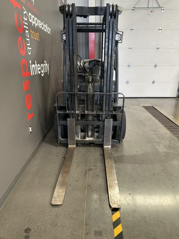 TOYOTA 5,000 LBS. CAPACITY PNEUMATIC TIRED FORKLIFT - Image 4