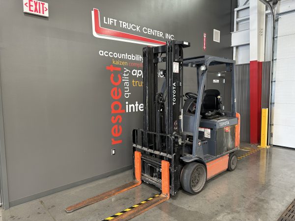 TOYOTA 5,000 LBS. CAPACITY CUSHION TIRED ELECTRIC FORKLIFT - Image 4
