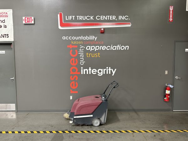 MINUTEMAN 12 VOLT SWEEPER