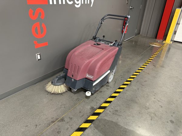 MINUTEMAN 12 VOLT SWEEPER - Image 3
