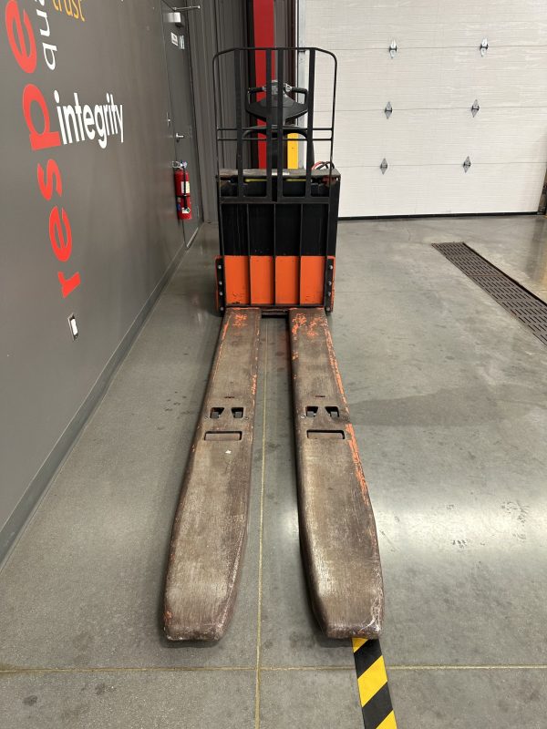 TOYOTA 6,000 LBS. CAPACITY CUSHION TIRED END RIDER - Image 4