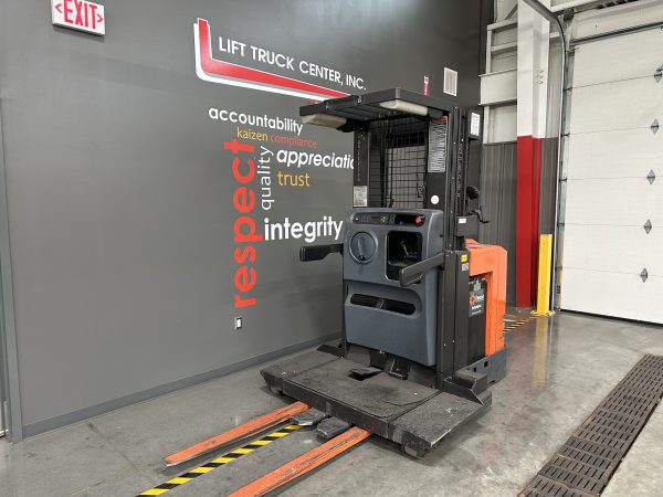 TOYOTA 3,000 LBS. CUSHION TIRED ORDER PICKER - Image 4