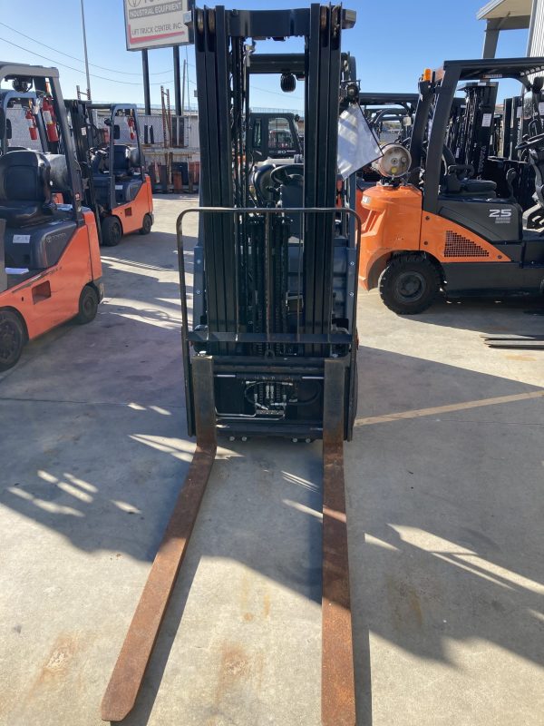 TOYOTA 3,500 LBS. CAPACITY CUSHION TIRED FORKLIFT - Image 4