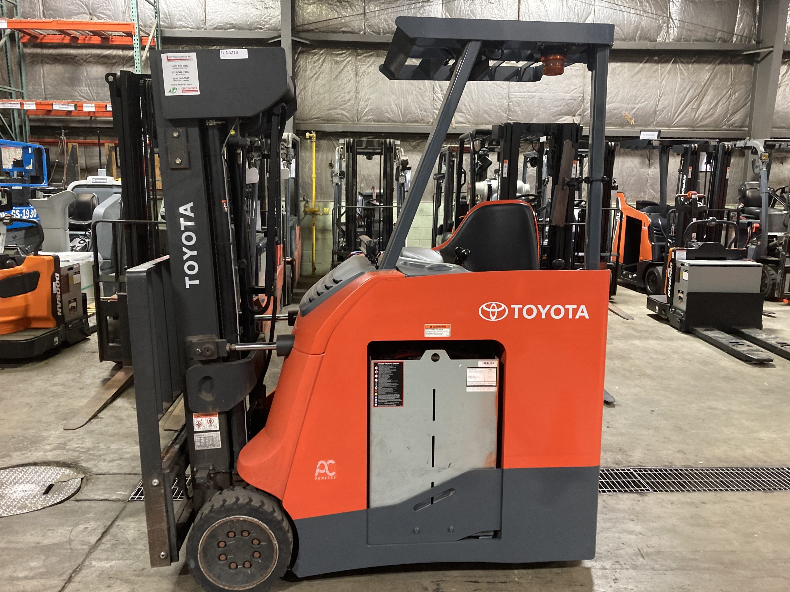 Featured image for “TOYOTA 4,000 LBS. CAPACITY NARROW AISLE CUSHION TIRED FORKLIFT”