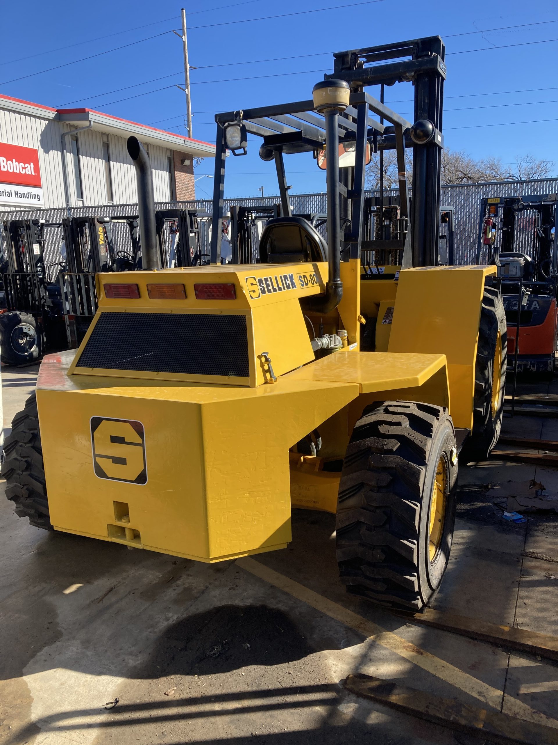Featured image for “SELLICK 8,000 LBS. CAPACITY PNEUMATIC TIRED FORKLIFT”