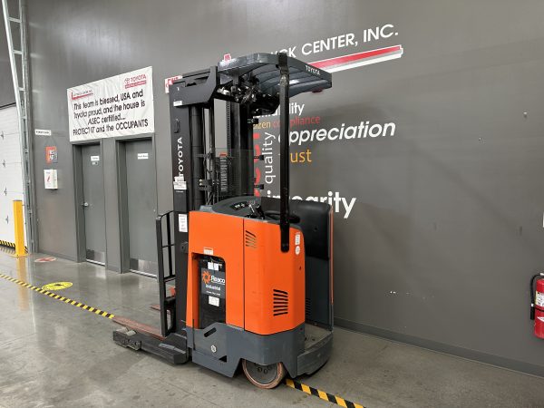 TOYOTA 3,500 LBS. CAPACITY CUSHION TIRED ELECTRIC REACH TRUCK - Image 3
