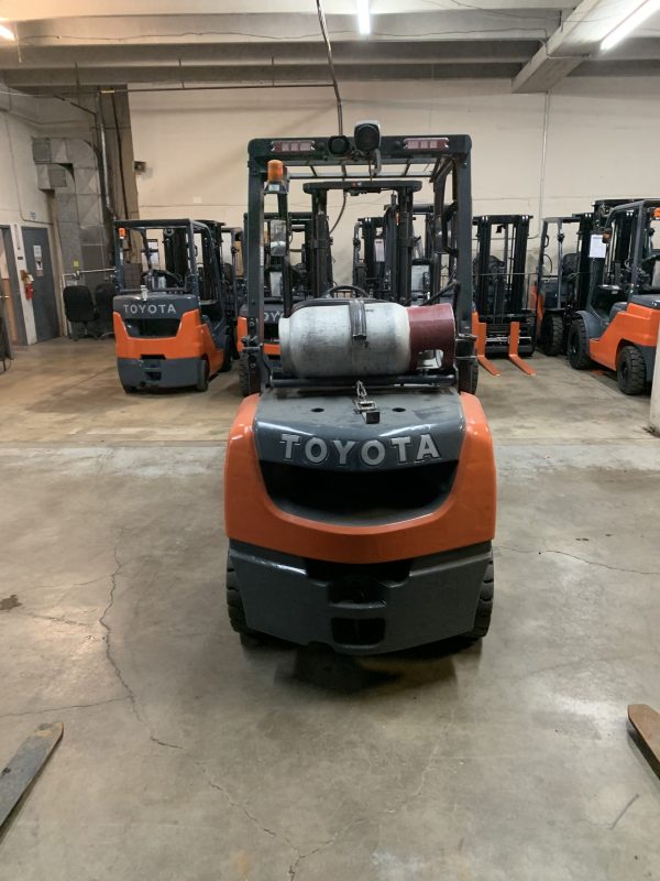 TOYOTA 6,000 LBS. CAPACITY PNEUMATIC TIRED FORKLIFT - Image 3