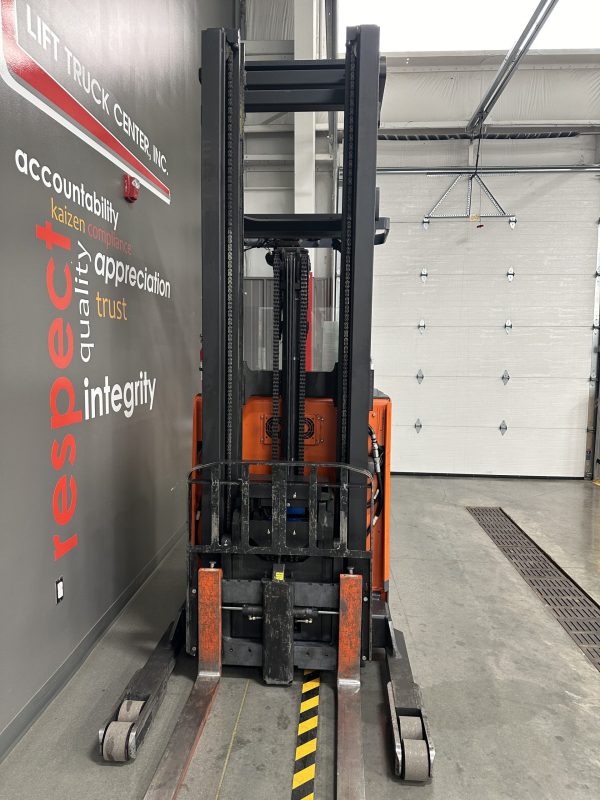 TOYOTA 3,500 LBS. CAPACITY CUSHION TIRED REACH TRUCK - Image 2