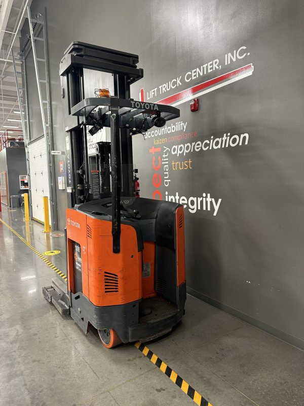 TOYOTA 3,500 LBS. CAPACITY CUSHION TIRED REACH TRUCK - Image 5
