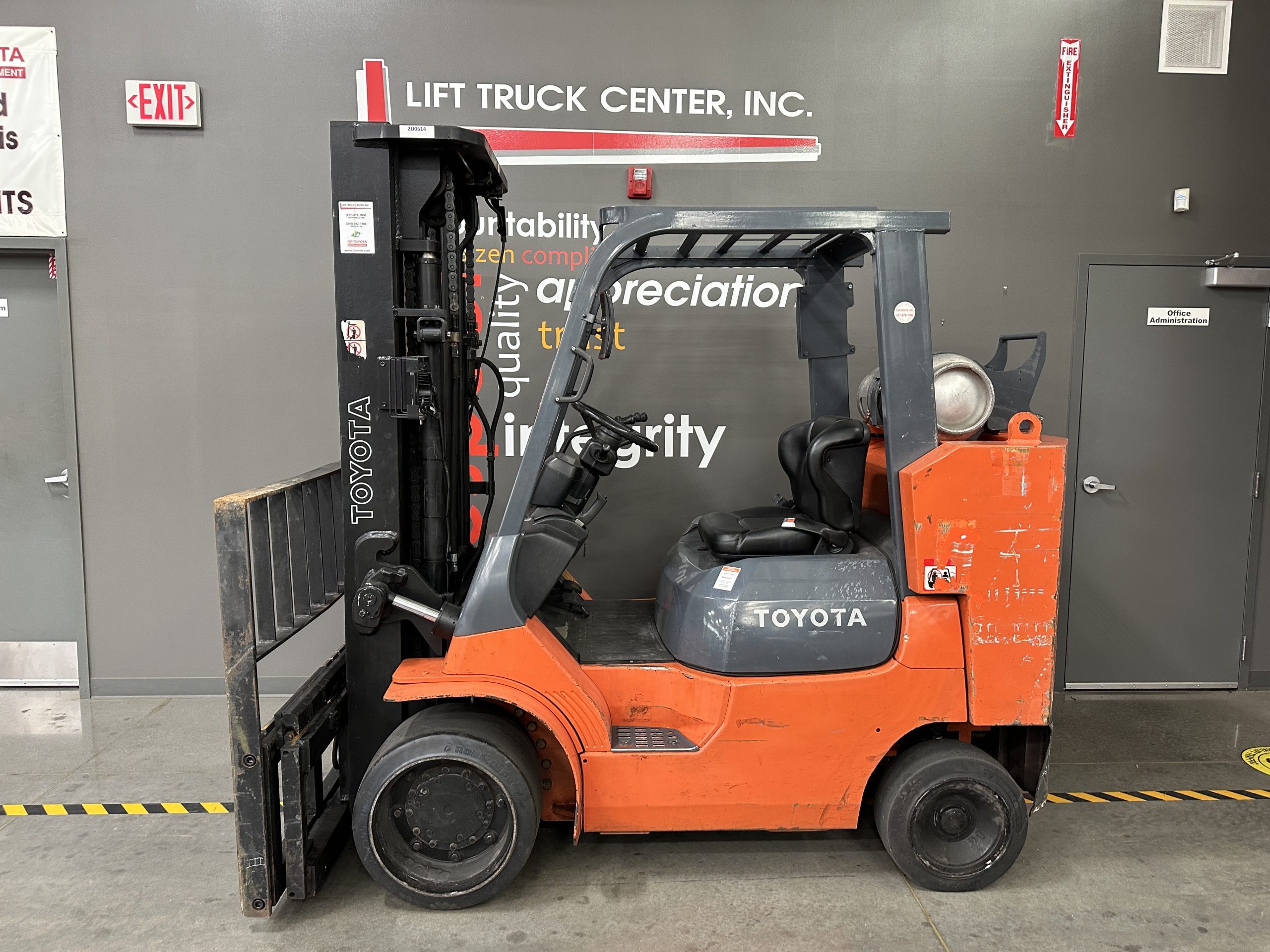 Featured image for “TOYOTA 10,000 LBS. CAPACITY CUSHION TIRED FORKLIFT”