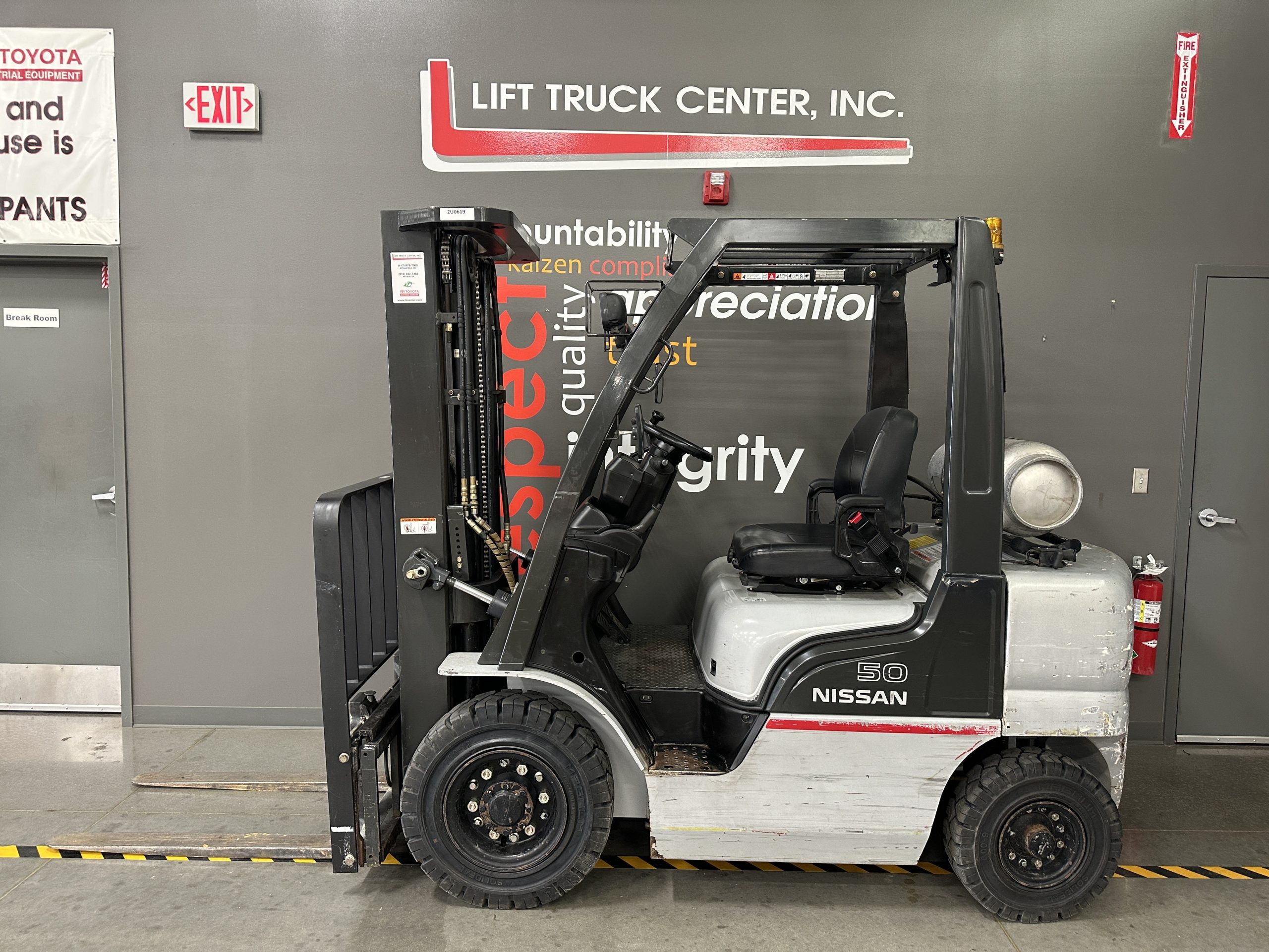 Featured image for “NISSAN 5,000 LBS. CAPACITY PNEUMATIC TIRED FORKLIFT”