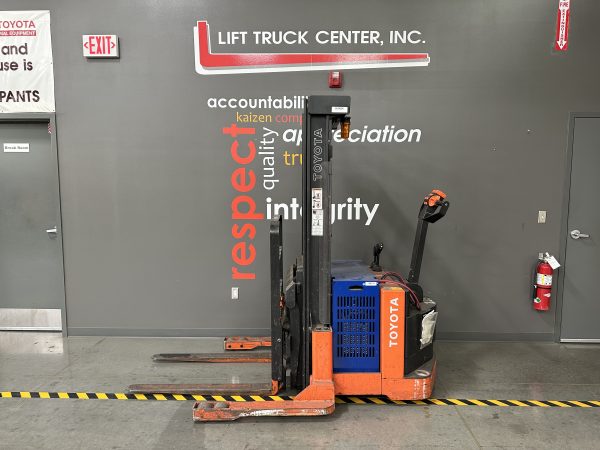 TOYOTA 3,000 LBS. CAPACITY ELECTRIC REACH STACKER