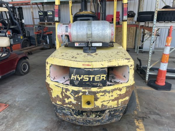 HYSTER 6,000 LBS CAPACITY PNEUMATIC TIRED FORKLIFT - Image 4