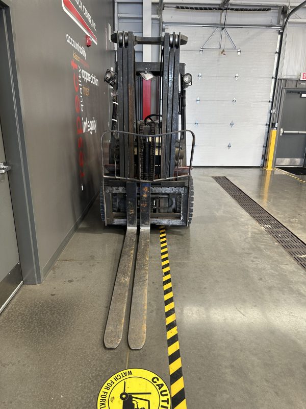 NISSAN 6,000 LBS. CAPACITY PNEUMATIC TIRED FORKLIFT - Image 3