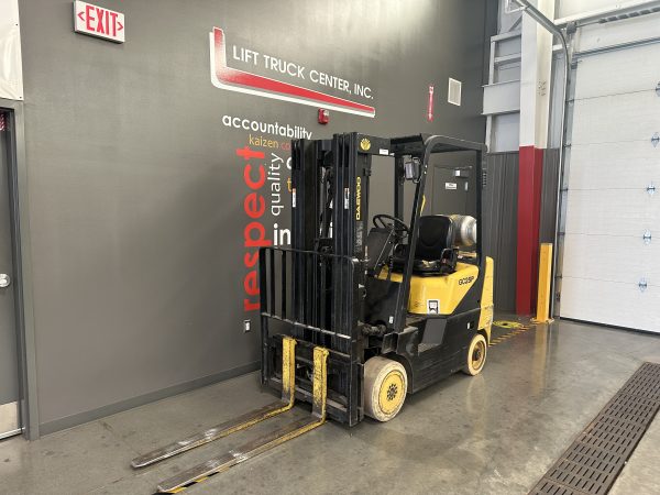 DAEWOO 5,000 LBS. CAPACITY CUSHION TIRED FORKLIFT - Image 4