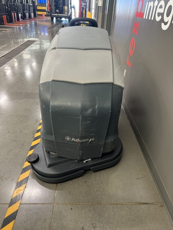 ADVANCE ELECTRIC SCRUBBER - Image 2