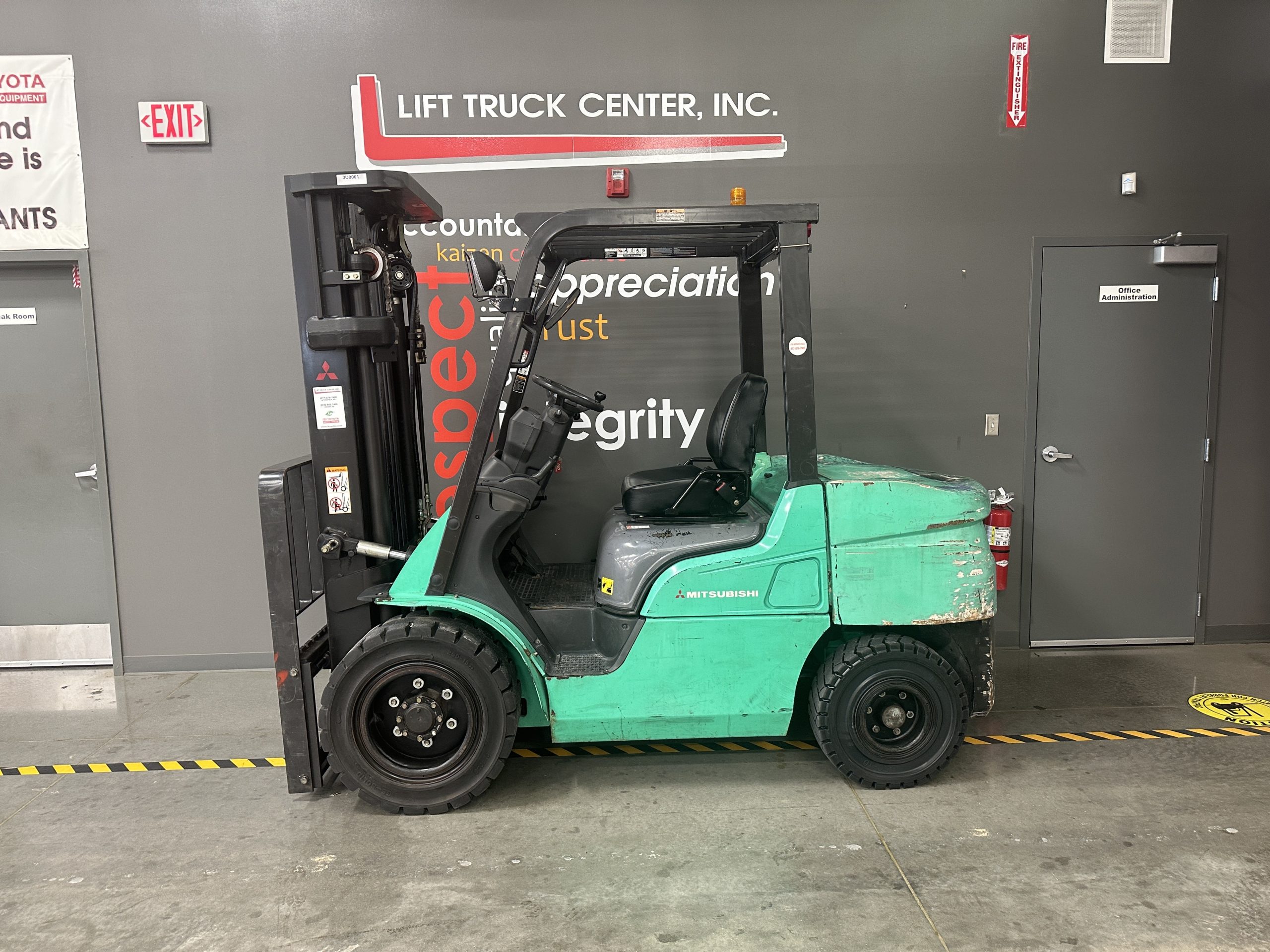 Featured image for “MITSUBISHI 7,000 LBS. CAPACITY PNEUMATIC TIRED FORKLIFT”