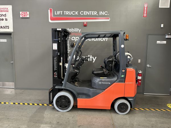 TOYOTA 5,000 LBS. CAPACITY CUSHION TIRED FORKLIFT