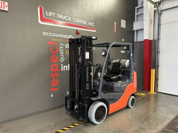 TOYOTA 5,000 LBS. CAPACITY CUSHION TIRED FORKLIFT - Image 2