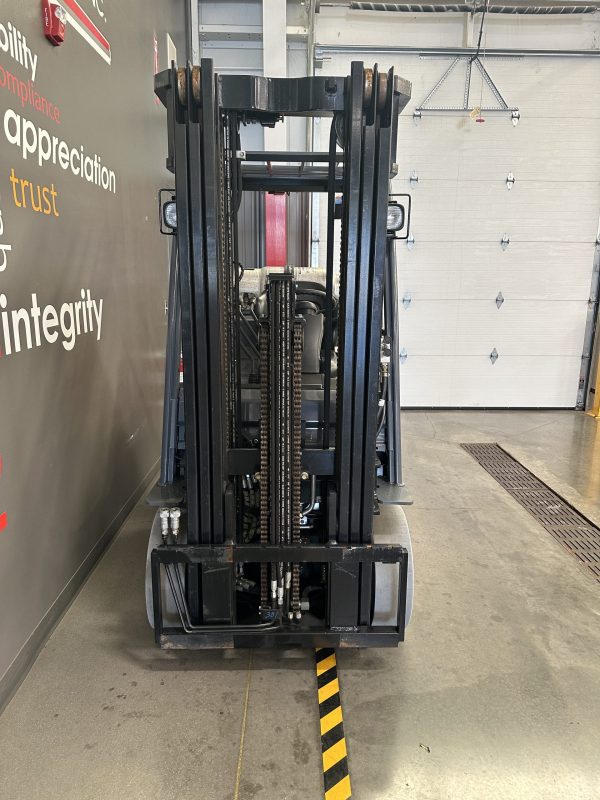 TOYOTA 5,000 LBS. CAPACITY CUSHION TIRED FORKLIFT - Image 3