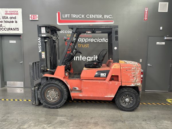 NISSAN 8,000 LBS. CAPACITY PNEUMATIC TIRED FORKLIFT