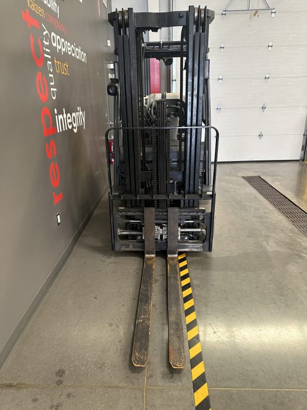 TOYOTA 5,000 LBS. CUSHION TIRED FORKLIFT - Image 2